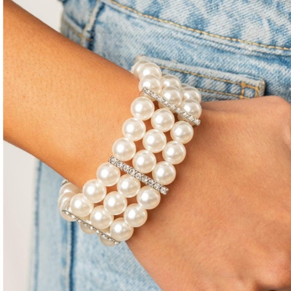 Paparazzi Modern Day Majesty White Bracelet